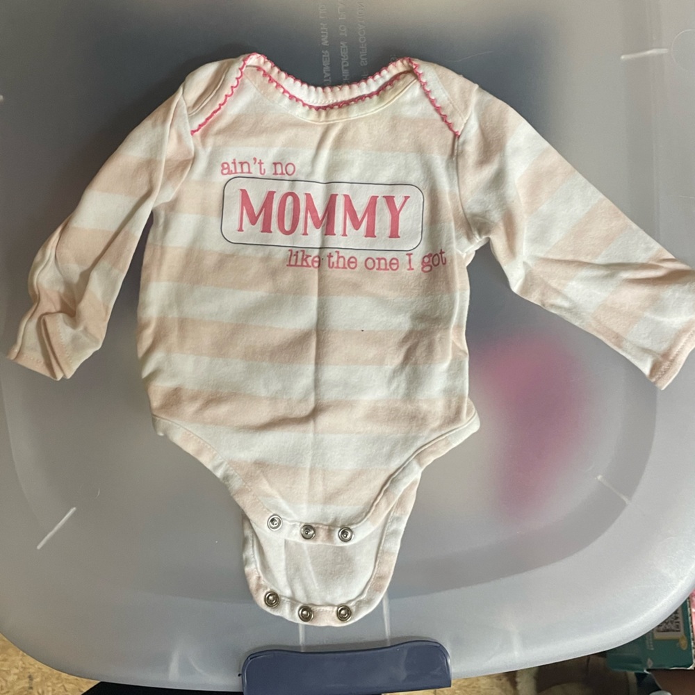 ❤️5/$20 Mudpie mommy onesie